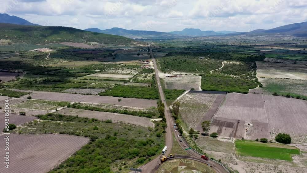 Camino en Oaxaca Mexico toma aérea de carretera Camino en Oaxaca Mexico toma aérea de carretera