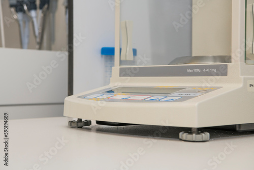 Side view of an analytical balance in a laboratory.