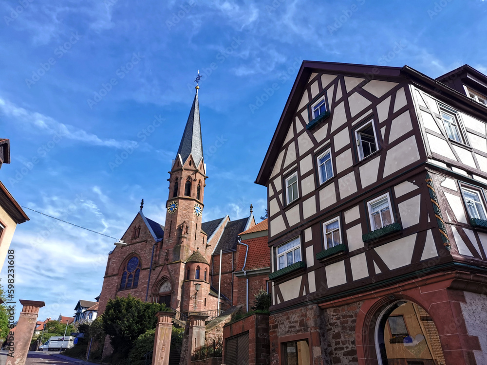 Die Stadt Miltenberg in Unterfranken in Bayern mit evangelischer Kirche