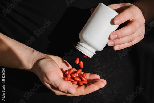 Canvastavla Pregnant woman take vitamins daily, multivitamins, lutein