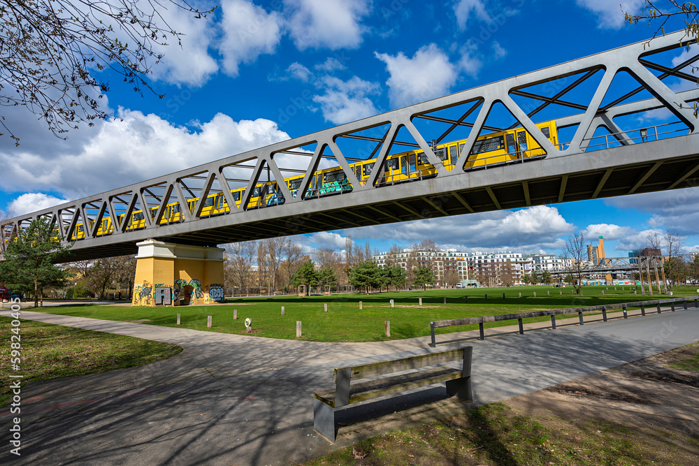 Eisenbahnbrücken im Gleisdreieck Park, Tiergarten, Mitte, Berlin, Deutschland