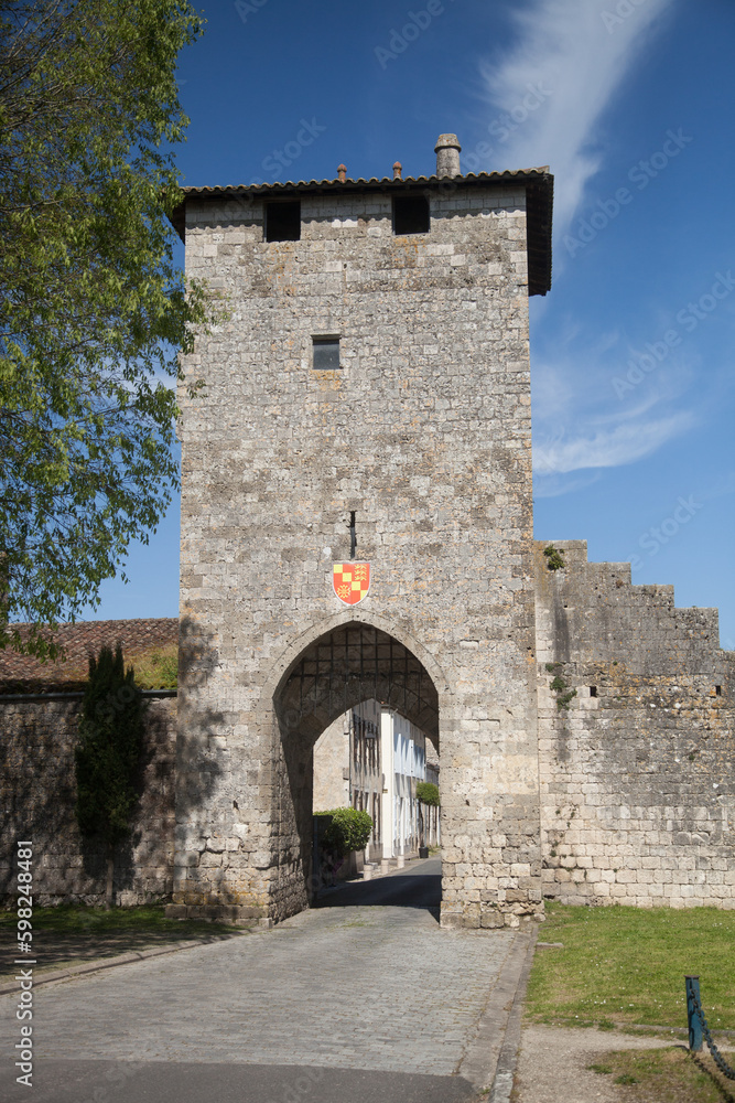 Vieille porte d'entrée fortifiée du village de Vianne (Lot-et-Garonne)