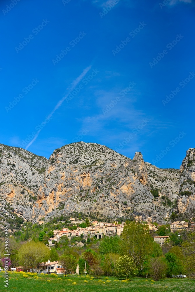 Fototapeta premium Moustiers-Sainte-Marie (plus beau village de France)