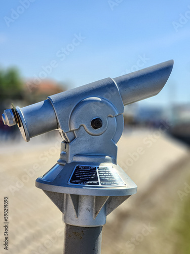 panoramic binoculars with sea background, teropong