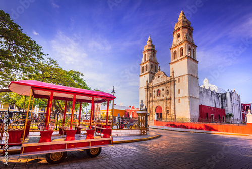 Obraz na płótnie Campeche, Mexico. Independence Plaza is a picturesque public square. w salonie
