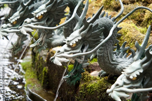 Water flowing from the mouth of the dragon statue © Takayan