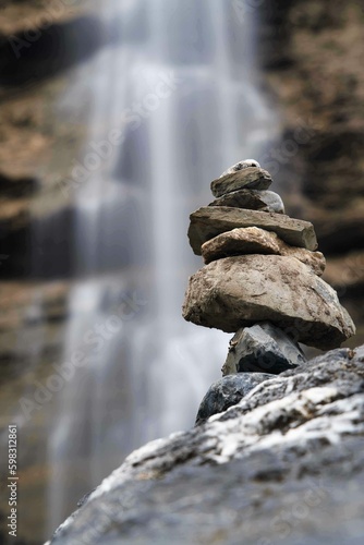 Rochers, cascade bout du monde, Haute Savoie, France