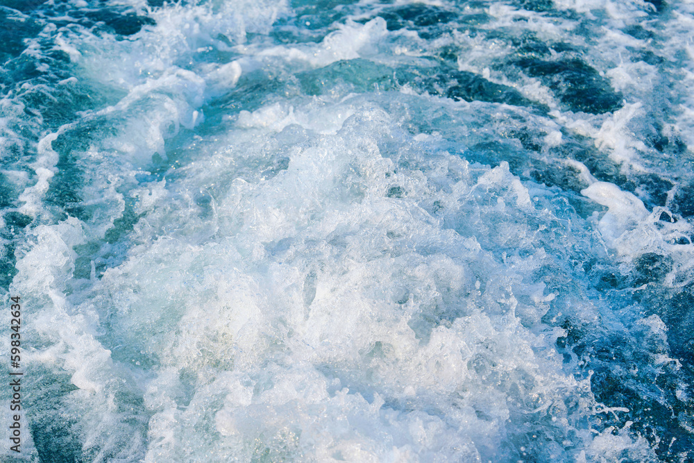 Sea wave breaking and splashing during climate change Sea wave breaking and splashing during climate change