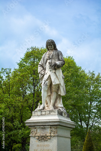 Statue de Bernard