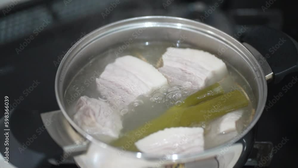 豚の角煮を作る様子 豚の角煮を作る様子