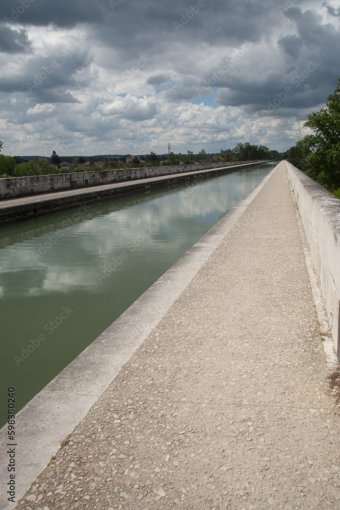 Vue supérieure du pont canal d'Agen (Lot-et-Garonne)