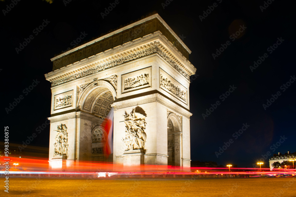 arc de triomphe at night