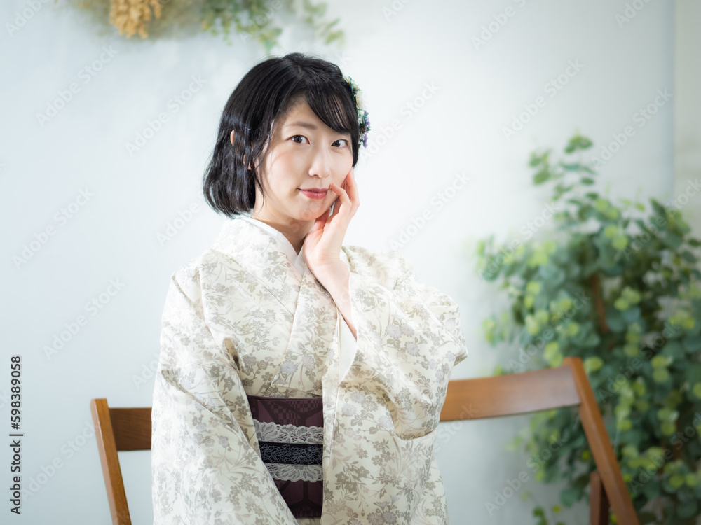 洋風な花柄小紋（着物）の女性 Stock Photo | Adobe Stock