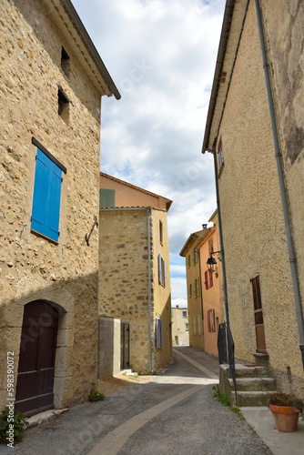Fototapeta Naklejka Na Ścianę i Meble -  Village de Rougon (Alpes -de -Haute-provence)