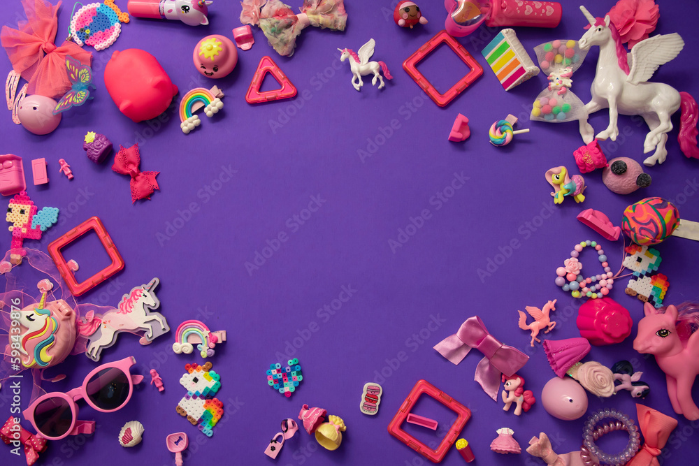 Ταπετσαρία Eclectic color coordinated pink and purple jumble of assorted plastic toys backg