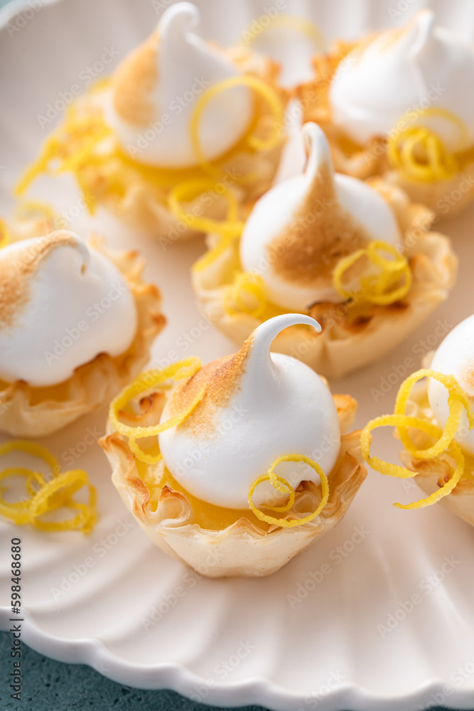 Lemon meringue tarts, one bite desserts idea