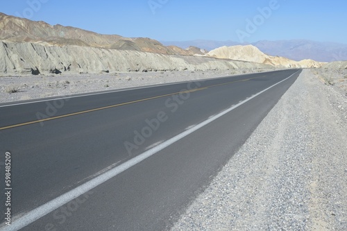 A highway on route to Death Valley in America. 