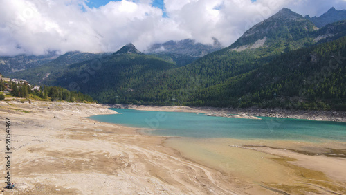 a lake in the middle of the mountains (Lago di Ceresole)