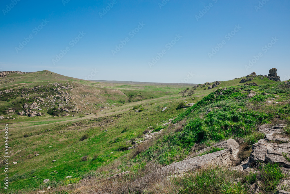 Naklejka premium a beautiful nature green hills hiking journey