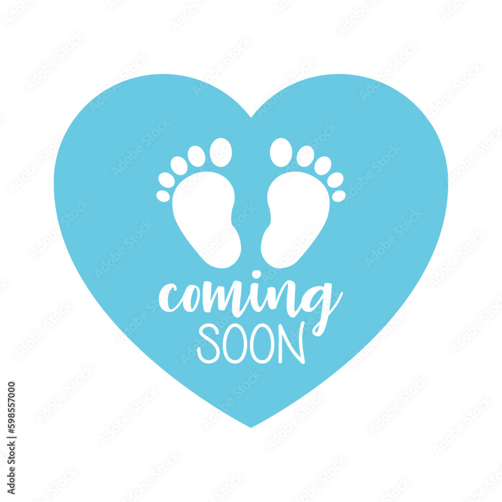 Anuncio de llegada de bebé niño. Letras mensaje Coming soon en texto manuscrito con silueta de huella de pies en corazón color azul para su uso en invitaciones y tarjetas Anuncio de llegada de bebé niño. Letras mensaje Coming soon en texto manuscrito con silueta de huella de pies en corazón color azul para su uso en invitaciones y tarjetas