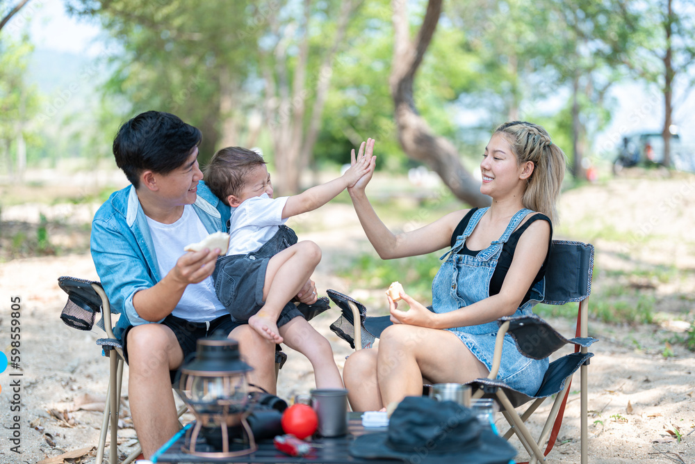 Obraz premium Family enjoying a camping holiday in the countryside ,Camping, travel, tourism, hiking and people. Concept - Happy family with backpacks and thermos at camp.