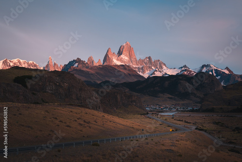 Fototapeta Naklejka Na Ścianę i Meble -  Sunset in Mount Fitz Roy, El Chalten, Argentina. Located on Ruta 40 of Patagonia.