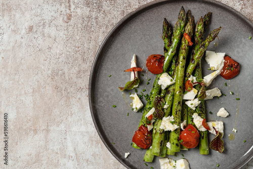 Grilled asparagus with goat cheese and tomatoes