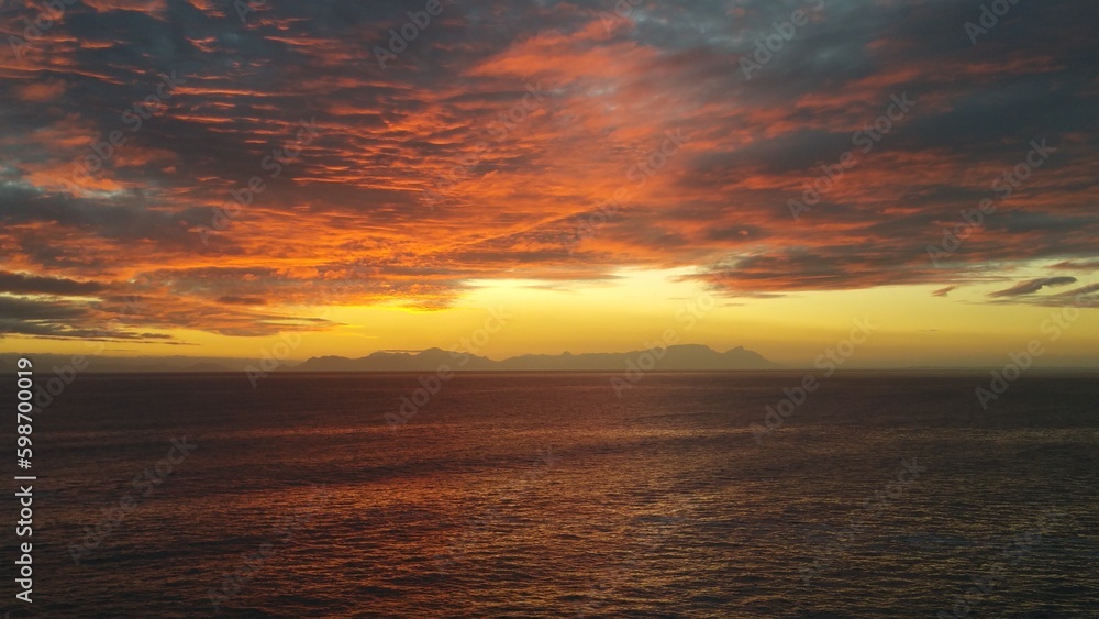 Obraz premium Sunset Over Table Mountain from Pringle Bay, South Africa #2