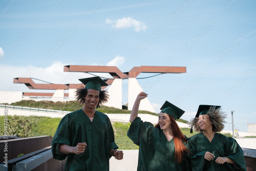 Obraz premium Happy students celebrating the degree and the achievement of their graduation. Concept: End of university career, diversity, graduation