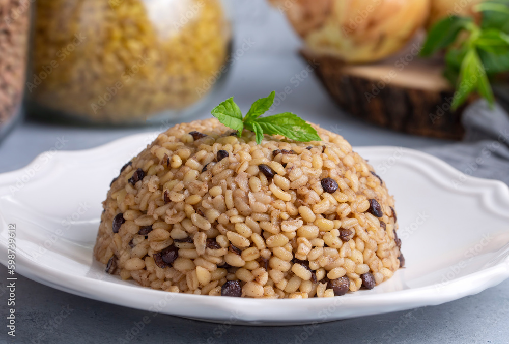 Traditional delicious Turkish foods; bulgur pilaf with green lentils (Turkish name; yesil mercimekli bulgur pilavi) Traditional delicious Turkish foods; bulgur pilaf with green lentils (Turkish name; yesil mercimekli bulgur pilavi)