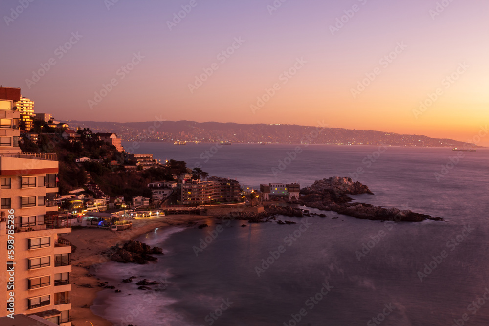 Obraz premium anochecer em Playa de Cochoa, Viña del Mar, Valparaíso, Chile