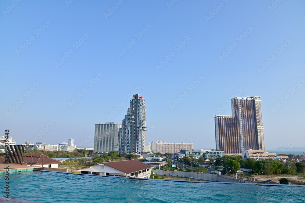 Obraz premium CHONBURI, THAILAND - May 05, 2023 : View of The top Modern Building with Blue Sky Background is in Patthaya, Chonburi, Thailand.
