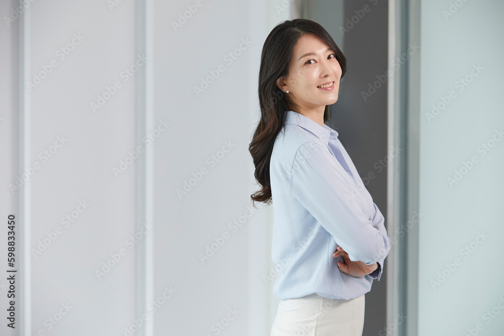 기업의 젊은 여성 리더의 포트레이트 기업의 젊은 여성 리더의 포트레이트