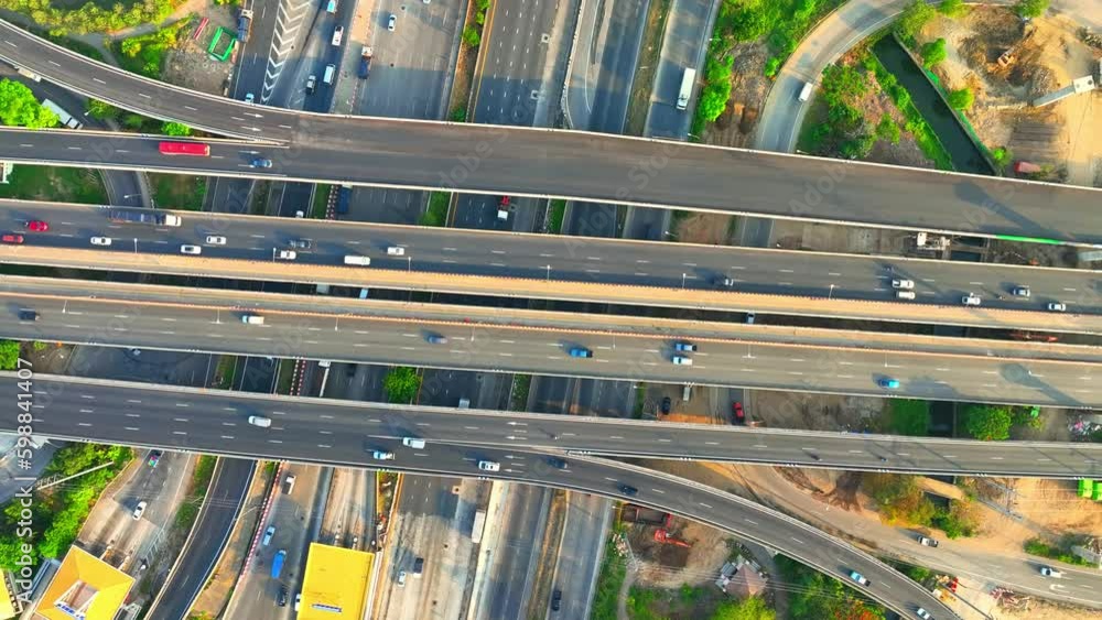 Video „Interchange roads are characterized by a combination of ramps ...