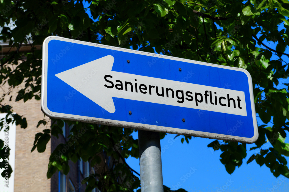 Fototapeta premium Schild Einbahnstraße bei Sanierungspflicht