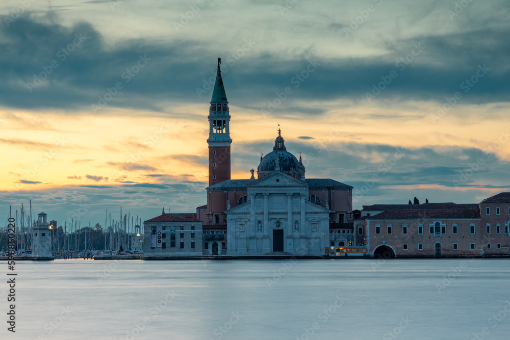 Naklejka premium Blick auf San Giorgio Maggiore von Punta della Dogana in Venedig am frühen Morgen