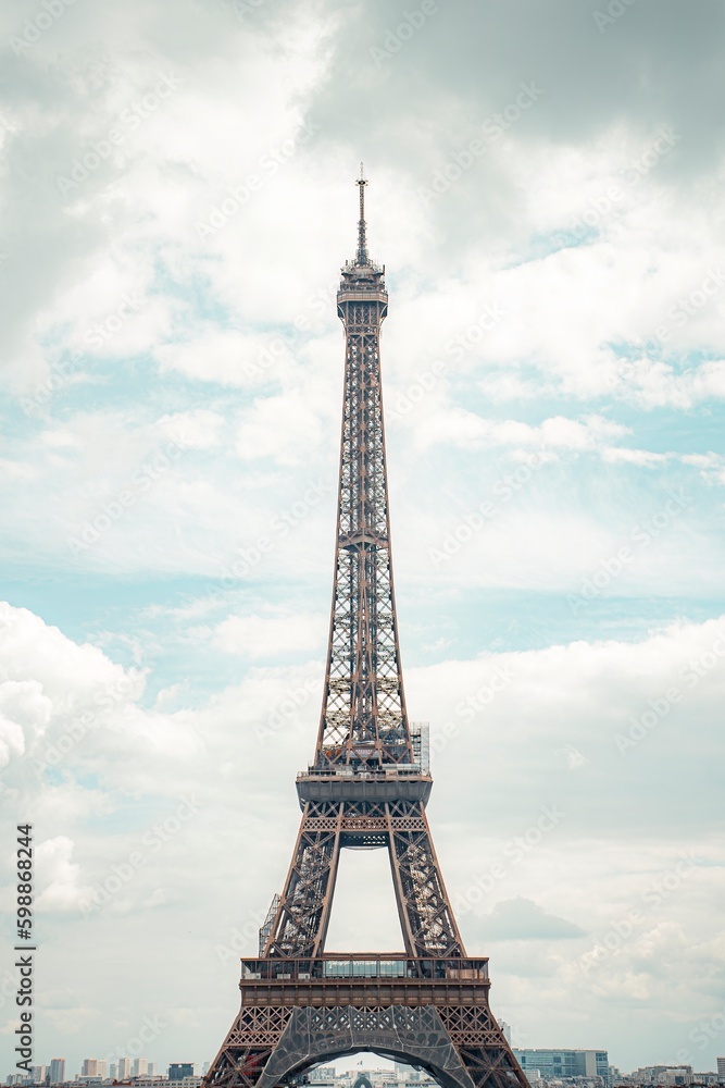 eiffel tower in beautiful paris city