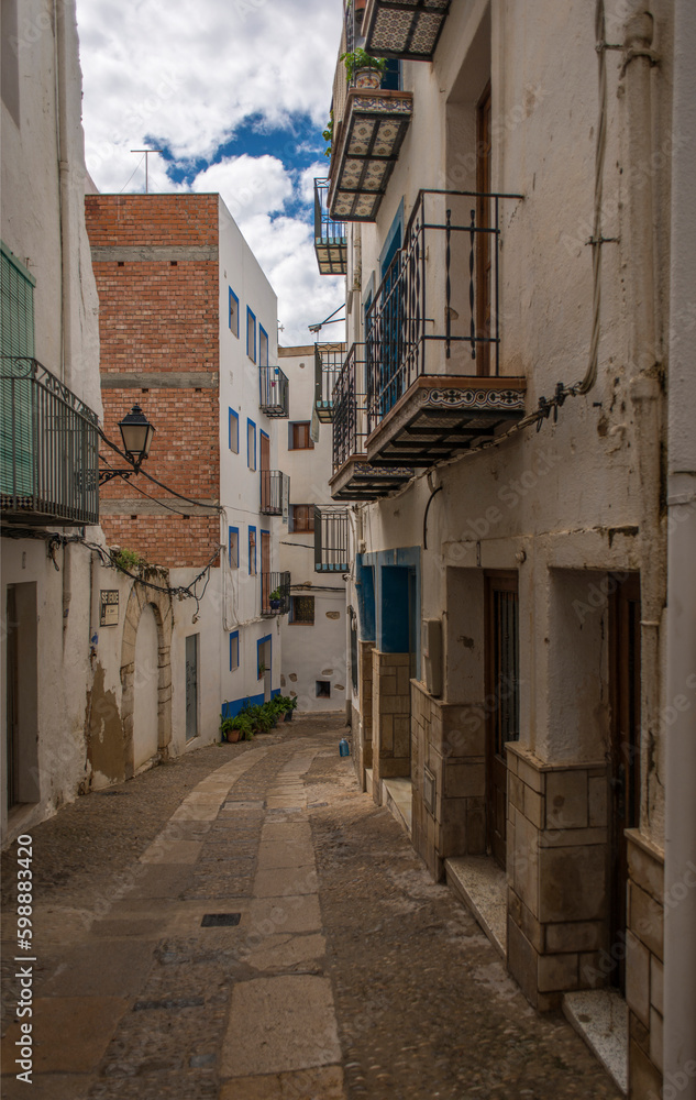 Ruelle dans les vieux quartiers de Peñiscola, Communauté Valencienne, Espagne