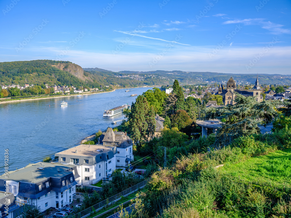 Der Rhein bei Remagen mit Blick auf die Erpeler Ley