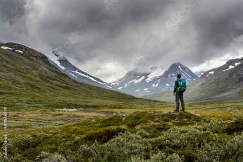 Wanderer im Visdalen nahe Spiterstulen  Jotunheimen Nationalpark  Norwegen