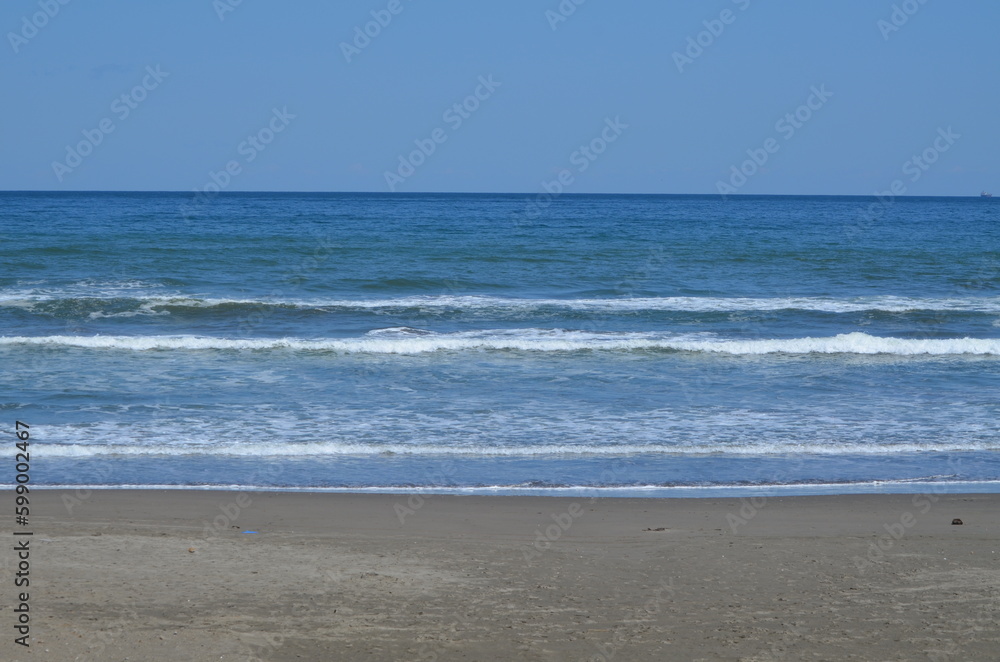 砂浜と波と海岸線