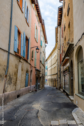 Fototapeta Naklejka Na Ścianę i Meble -  Dans les rues de Romans-sur-Isère