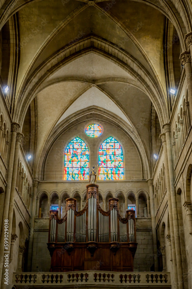 Collégiale Saint-Barnard de Romans-sur-isère Collégiale Saint-Barnard de Romans-sur-isère