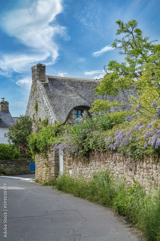 Brittany, Ile aux Moines island, typical houses in the village.