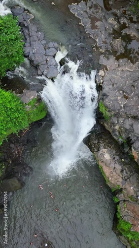 tegenungan waterfall zoom