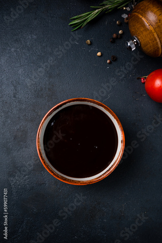 Obraz na płótnie Fresh soy sauce in a small ceramic bowl. w salonie