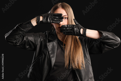 Beautiful young woman in le...