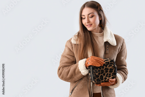 Beautiful young woman in le...