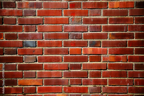 Details einer alten Mauer mit roten Backsteinen