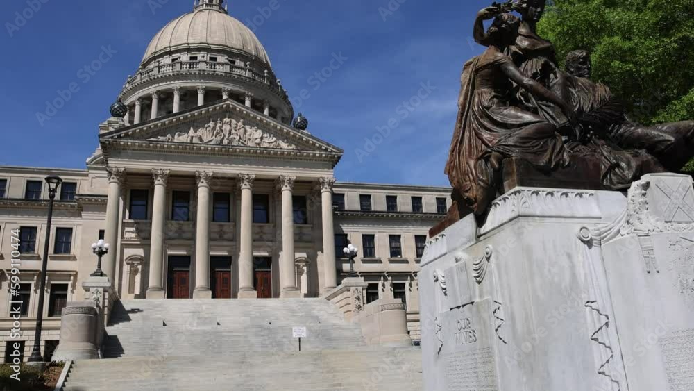 Mississippi State Capitol building in Jackson, Mississippi with tilt up ...